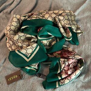 Floral flora gg logo lettered new with tags scarf wrap pashmina silk like stole